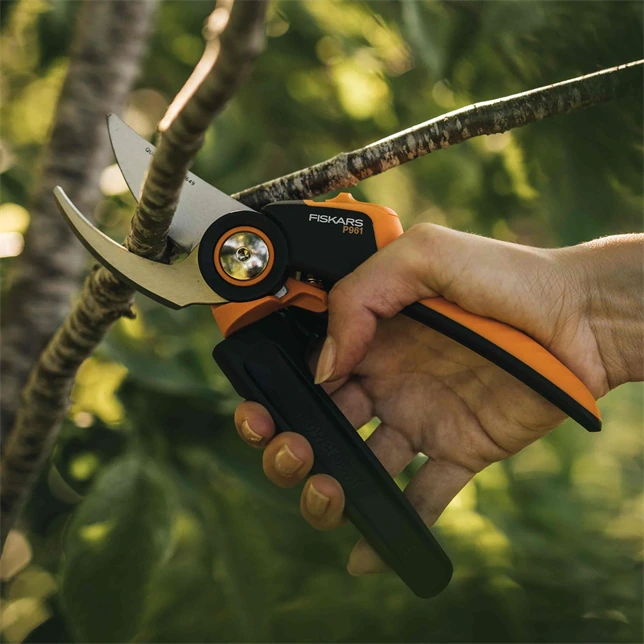 fiskars_xseries_bypass_pruner_lp961_2